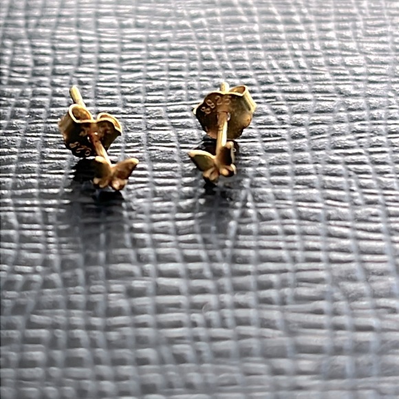 🦋 Butterfly Gold Plated Sterling Silver Stud Earrings. Stamped 925 - Picture 2 of 4